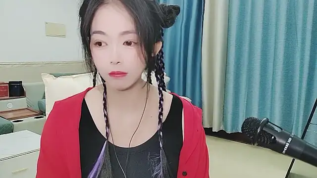 Snapshot of Q_Yumi chatting on 10/22/25, 12:27 Q Yumi online show from 10/22/25, 12:27