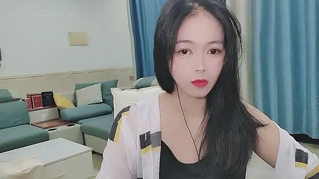 Snapshot of Q_Yumi chatting on 10/24/25, 02:57 Q Yumi online show from 10/24/25, 02:57