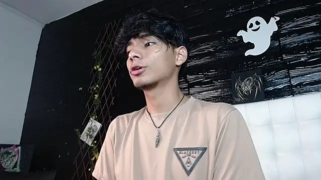 tyler wolf1  online show from 10/22/25, 12:27