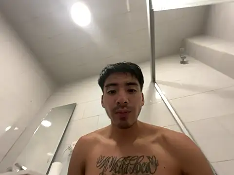 Snapshot of giooo5828 chatting on 11/10/25, 02:32 giooo5828 online show from 11/10/25, 02:32