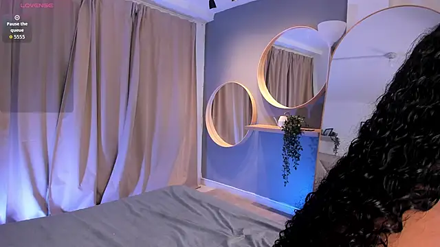 Snapshot of Anna_and_Sophia chatting on 10/08/25, 02:25 Anna and Sophia online show from 10/08/25, 02:25