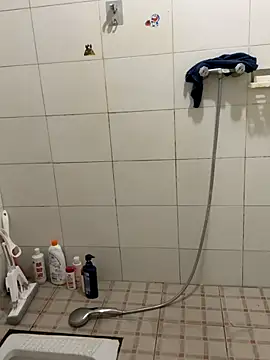 Snapshot of yichengm chatting on 10/13/25, 01:00 yichengm online show from 10/13/25, 01:00