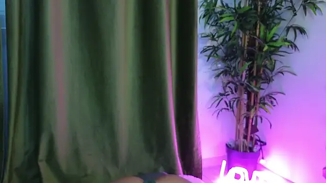 Snapshot of Ashley_luxx chatting on 01/17/26, 06:18 Ashley luxx online show from 01/17/26, 06:18