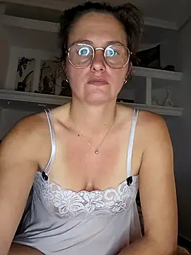 Snapshot of xcrazzycat chatting on 04/17/26, 08:45 xcrazzycat online show from 04/17/26, 08:45