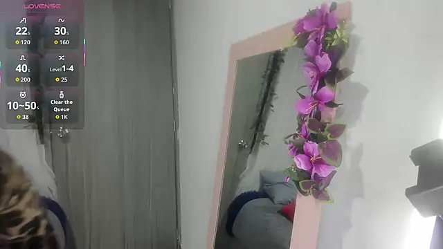 Snapshot of scarlett__m chatting on 11/26/25, 11:11 scarlett m online show from 11/26/25, 11:11