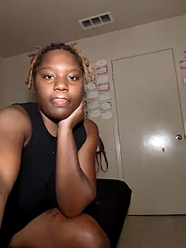 Snapshot of only_liyah chatting on 10/06/25, 01:03 only liyah online show from 10/06/25, 01:03