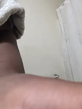 Snapshot of only_liyah chatting on 10/29/25, 06:37 only liyah online show from 10/29/25, 06:37