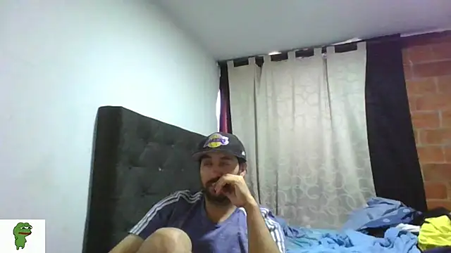 Snapshot of coolfriki chatting on 07/04/26, 03:18 coolfriki online show from 07/04/26, 03:18