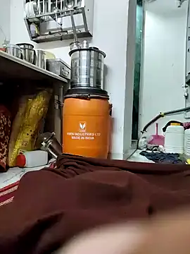 Snapshot of deepti_07 chatting on 10/29/25, 09:11 deepti 07 online show from 10/29/25, 09:11