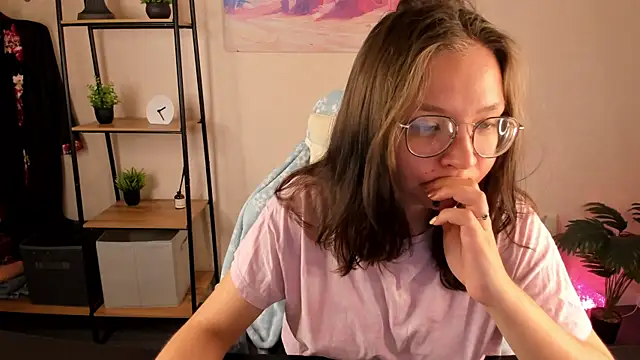 Snapshot of Nuura_Moore chatting on 10/21/25, 12:55 Nuura Moore online show from 10/21/25, 12:55