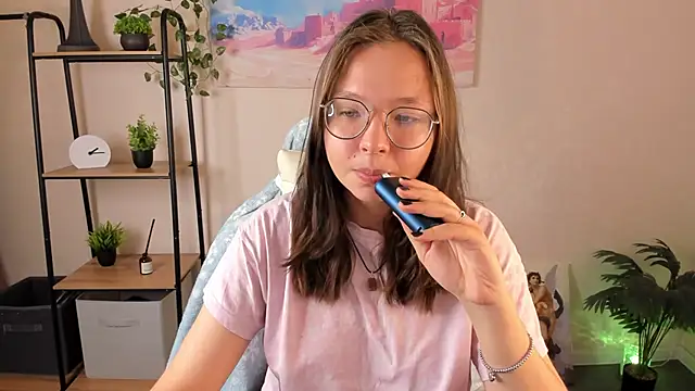 Snapshot of Nuura_Moore chatting on 10/24/25, 01:24 Nuura Moore online show from 10/24/25, 01:24