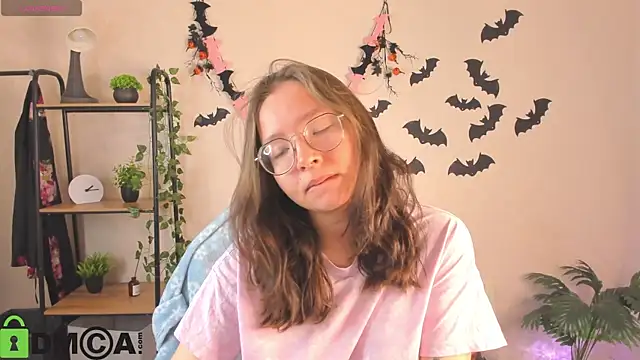 Snapshot of Nuura_Moore chatting on 11/03/25, 12:46 Nuura Moore online show from 11/03/25, 12:46