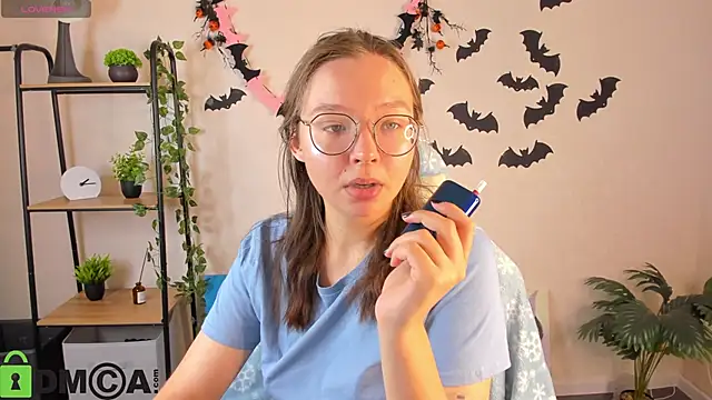 Snapshot of Nuura_Moore chatting on 11/04/25, 12:54 Nuura Moore online show from 11/04/25, 12:54