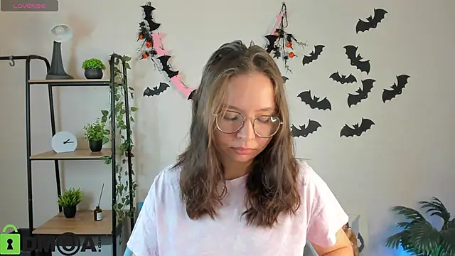 Snapshot of Nuura_Moore chatting on 11/05/25, 12:54 Nuura Moore online show from 11/05/25, 12:54