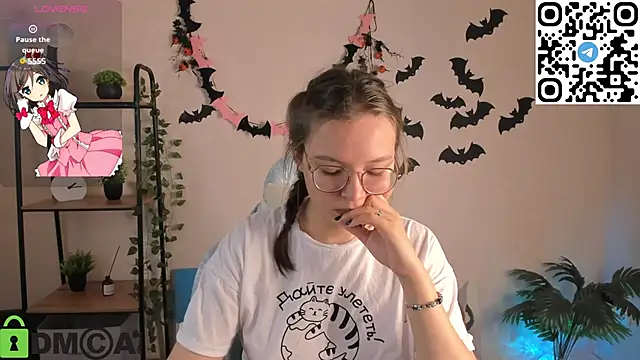 Snapshot of Nuura_Moore chatting on 11/06/25, 01:17 Nuura Moore online show from 11/06/25, 01:17