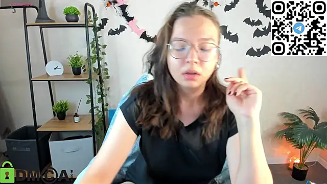 Snapshot of Nuura_Moore chatting on 11/08/25, 01:06 Nuura Moore online show from 11/08/25, 01:06