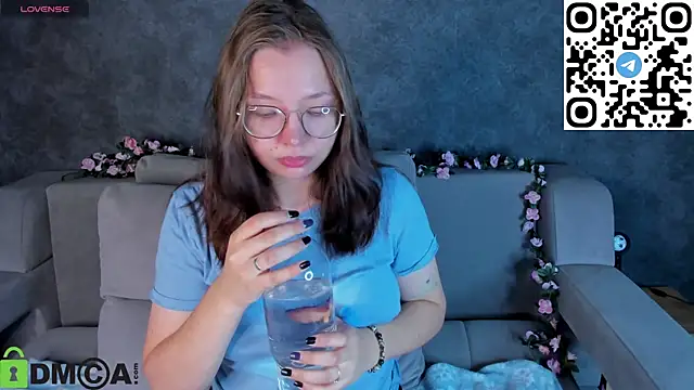 Snapshot of Nuura_Moore chatting on 11/13/25, 01:04 Nuura Moore online show from 11/13/25, 01:04