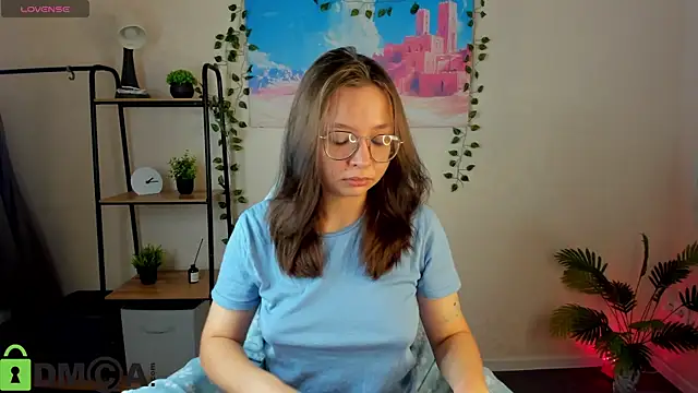 Snapshot of Nuura_Moore chatting on 11/14/25, 01:04 Nuura Moore online show from 11/14/25, 01:04