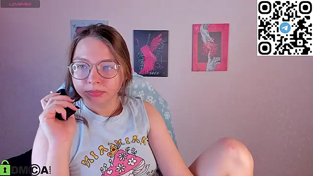 Snapshot of Nuura_Moore chatting on 11/22/25, 01:04 Nuura Moore online show from 11/22/25, 01:04