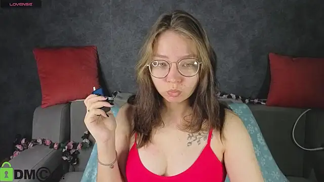 Snapshot of Nuura_Moore chatting on 11/24/25, 01:05 Nuura Moore online show from 11/24/25, 01:05