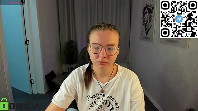 Snapshot of Nuura_Moore chatting on 11/25/25, 01:16 Nuura Moore online show from 11/25/25, 01:16