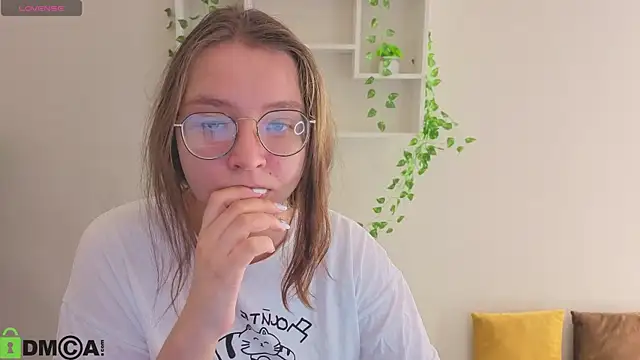 Snapshot of Nuura_Moore chatting on 12/04/25, 01:04 Nuura Moore online show from 12/04/25, 01:04