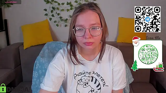 Snapshot of Nuura_Moore chatting on 12/17/25, 01:11 Nuura Moore online show from 12/17/25, 01:11