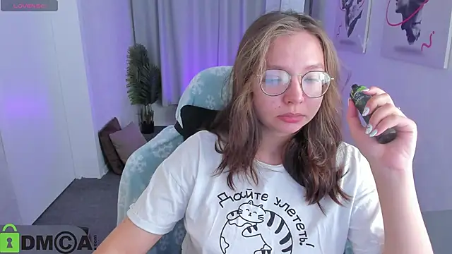 Snapshot of Nuura_Moore chatting on 12/18/25, 01:00 Nuura Moore online show from 12/18/25, 01:00