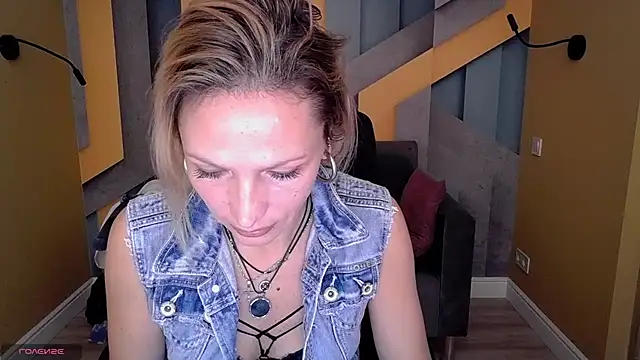 AlinaMoor online show from 10/29/25, 06:59