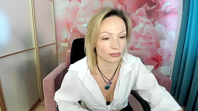 Snapshot of AlinaMoor chatting on 03/21/26, 08:52 AlinaMoor online show from 03/21/26, 08:52