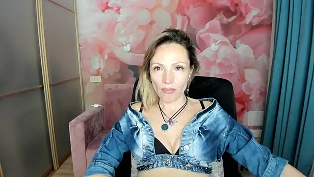 Snapshot of AlinaMoor chatting on 03/26/26, 12:50 AlinaMoor online show from 03/26/26, 12:50