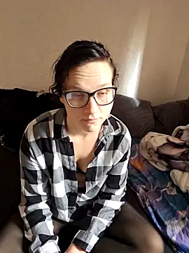 Snapshot of Lenalove02 chatting on 10/29/25, 11:45 Lenalove02 online show from 10/29/25, 11:45