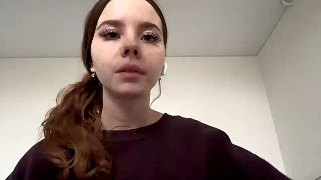 Snapshot of EhtelBiondi chatting on 12/21/25, 08:10 EhtelBiondi online show from 12/21/25, 08:10