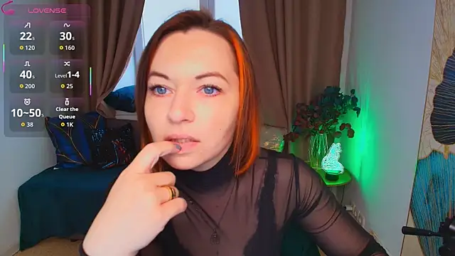 Snapshot of Serena_Foxxx chatting on 05/13/26, 02:20 Serena Foxxx online show from 05/13/26, 02:20