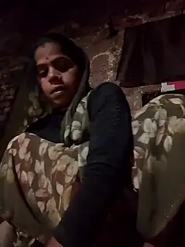 Snapshot of Hot_eras36 chatting on 10/12/25, 01:43 Hot eras36 online show from 10/12/25, 01:43