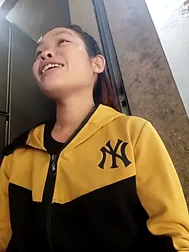 Young vietnamese online show from 10/15/25, 12:55