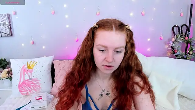 Snapshot of Evarey_ chatting on 04/06/26, 04:32 Evarey online show from 04/06/26, 04:32
