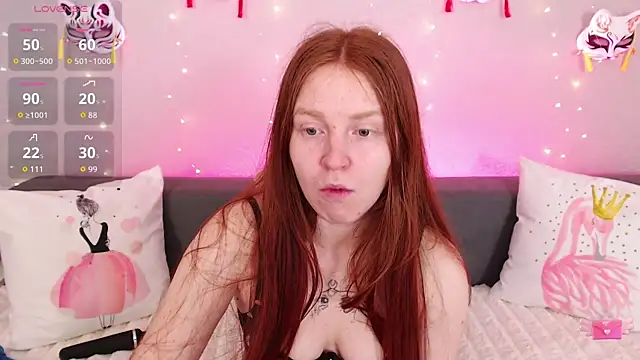 Snapshot of Evarey_ chatting on 05/20/26, 04:07 Evarey online show from 05/20/26, 04:07