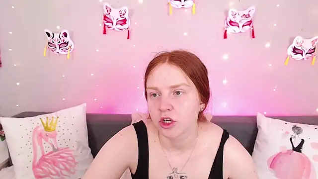 Snapshot of Evarey_ chatting on 06/18/26, 04:13 Evarey online show from 06/18/26, 04:13