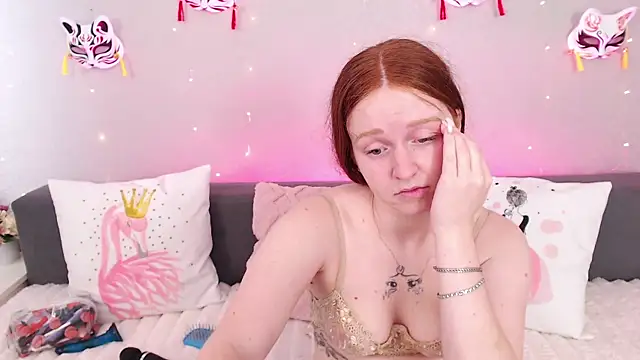 Snapshot of Evarey_ chatting on 07/17/26, 05:14 Evarey online show from 07/17/26, 05:14