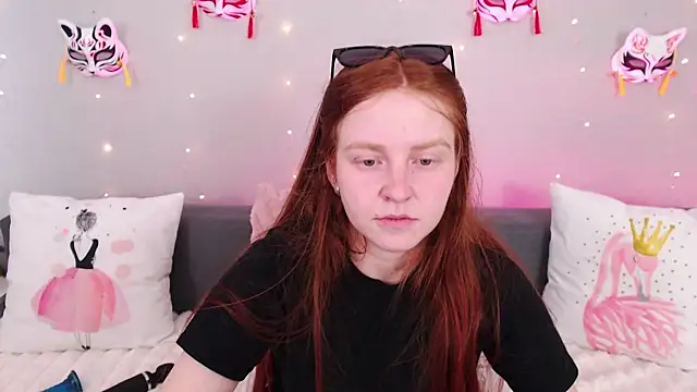 Snapshot of Evarey_ chatting on 07/30/26, 07:18 Evarey online show from 07/30/26, 07:18