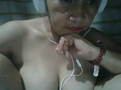 Snapshot of xxxsuckyourdick4u chatting on 04/13/26, 01:27 xxxsuckyourdick4u online show from 04/13/26, 01:27