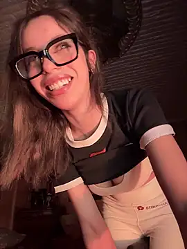Queentaraf999 online show from 10/22/25, 11:37