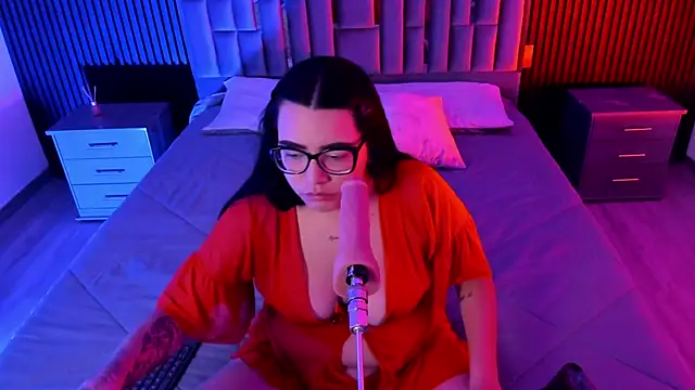 Snapshot of Koralynx chatting on 10/21/25, 11:33 Koralynx online show from 10/21/25, 11:33