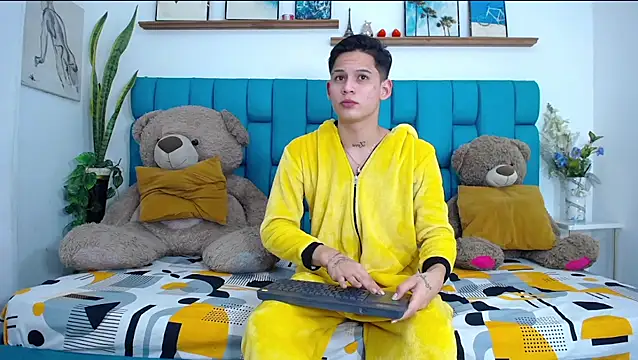 Snapshot of Brian_hot chatting on 03/07/26, 11:29 Brian hot online show from 03/07/26, 11:29