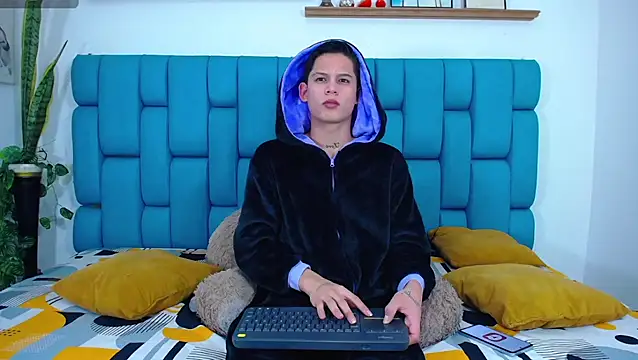 Snapshot of Brian_hot chatting on 03/20/26, 10:20 Brian hot online show from 03/20/26, 10:20