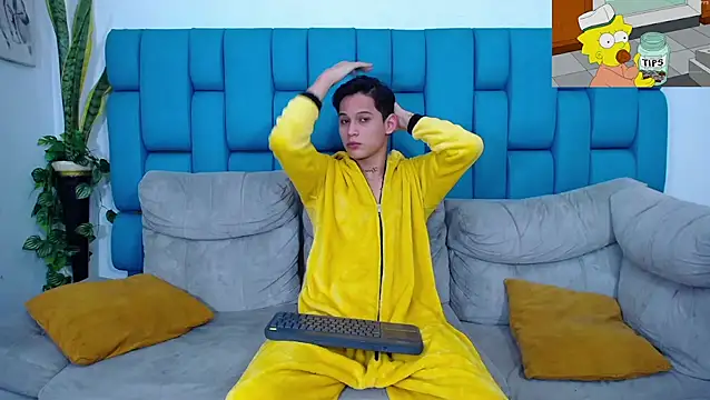 Snapshot of Brian_hot chatting on 04/04/26, 12:13 Brian hot online show from 04/04/26, 12:13