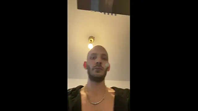 Snapshot of MolleDolle chatting on 04/09/26, 05:07 MolleDolle online show from 04/09/26, 05:07