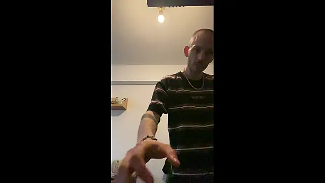 Snapshot of MolleDolle chatting on 04/18/26, 03:38 MolleDolle online show from 04/18/26, 03:38