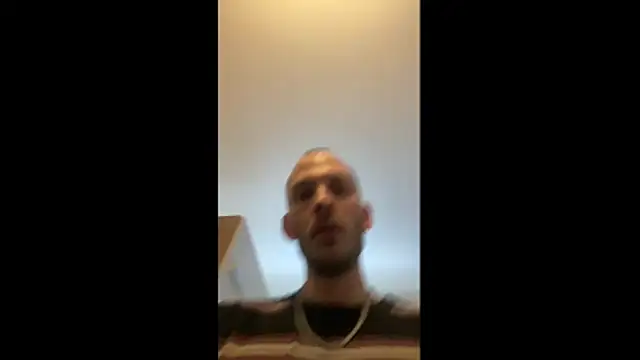 Snapshot of MolleDolle chatting on 04/19/26, 05:12 MolleDolle online show from 04/19/26, 05:12